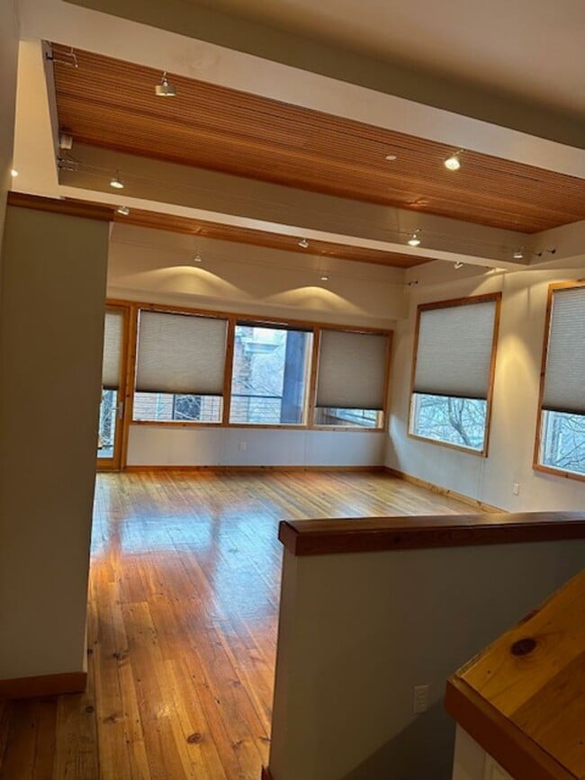 Building Photo - Amazing High End Condo in Award Winning "C...