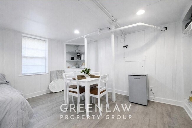 Building Photo - 1944 Lyle Ave