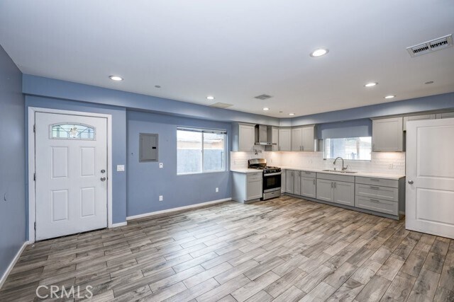 Building Photo - 6719 Vineland