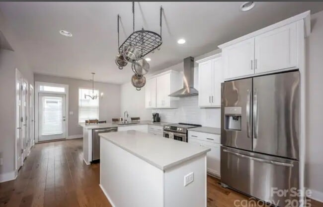 Building Photo - 2118 Bryant Park Dr