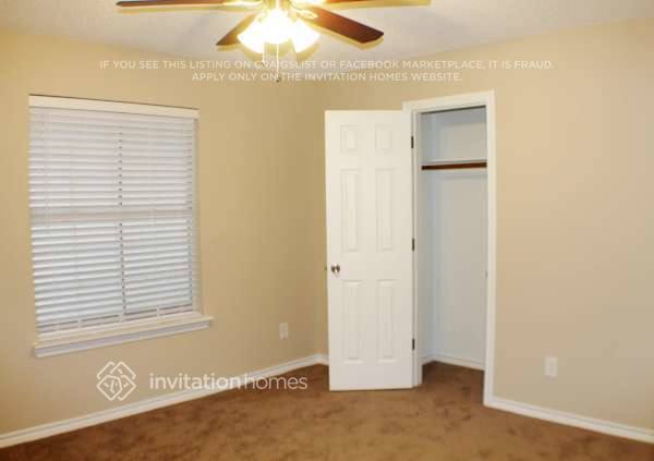 Building Photo - 1633 Summers Dr