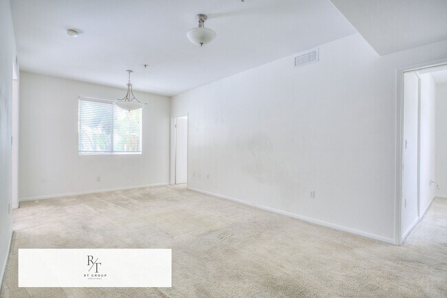 Building Photo - Luxurious Modern Condo in Alhambra