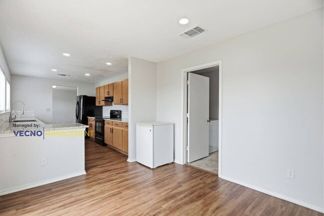 Building Photo - 8138 Elktree Pass