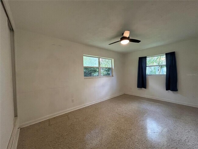 Building Photo - 1215 NE 21 Ave