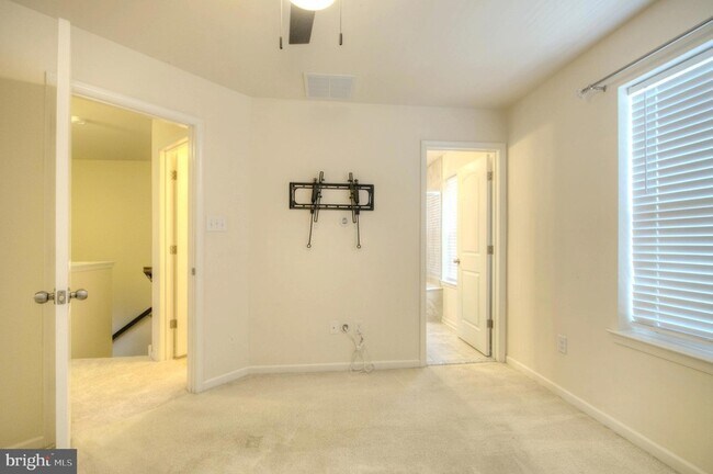 Building Photo - 58 Iron Gate Rd