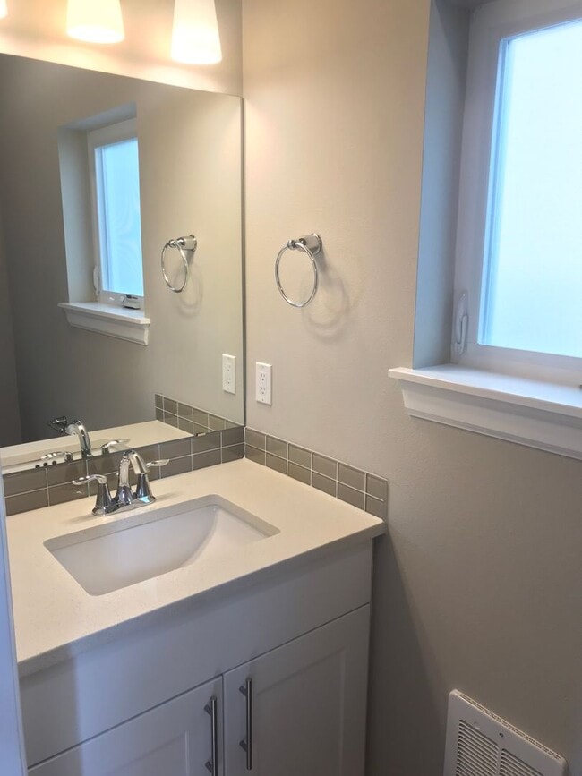 Building Photo - 271