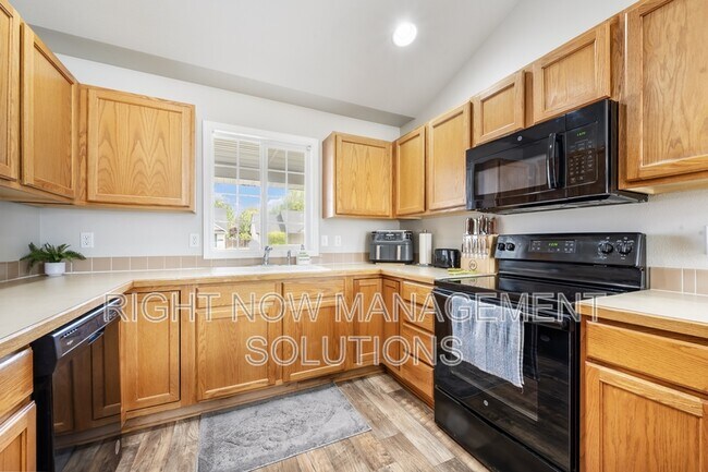 Building Photo - 10563 W Stonecrop Dr