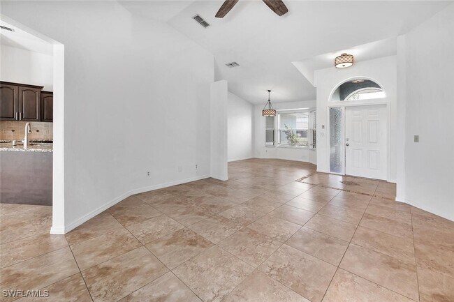 Building Photo - 1094 Grove Dr