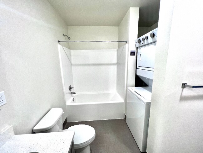 Building Photo - 2330 Yakima Ct