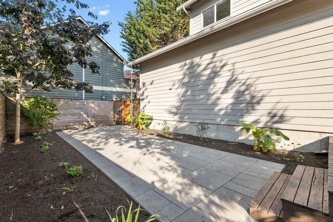 Building Photo - Big Brilliant Greenwood Home: 87th and Linden