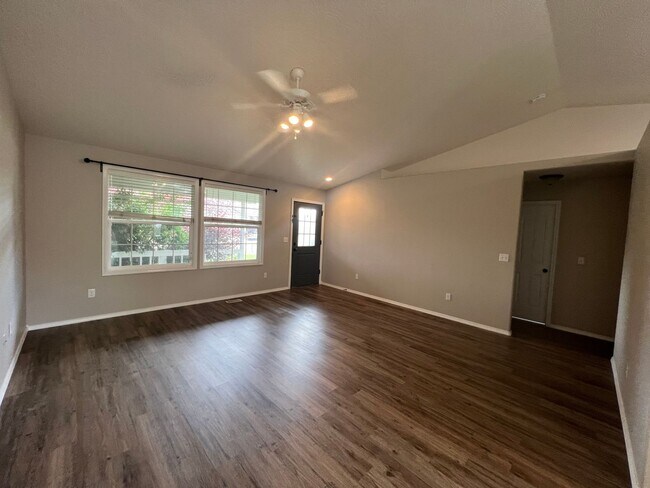 Building Photo - 4 Bedroom 2 Bath Home in Northwest Boise available soon!