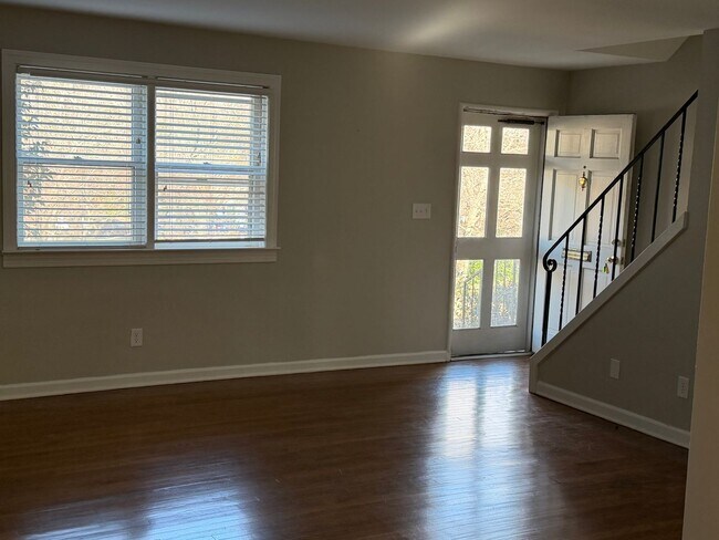 Building Photo - Comfort & Style: 2-Bedroom Raleigh Townhouse - 6-Month Lease Term