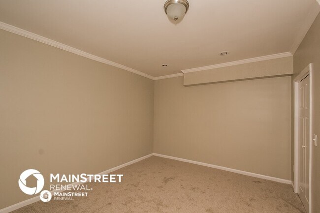 Building Photo - 5221 Island Dr