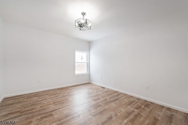 Building Photo - 823 S 17th St