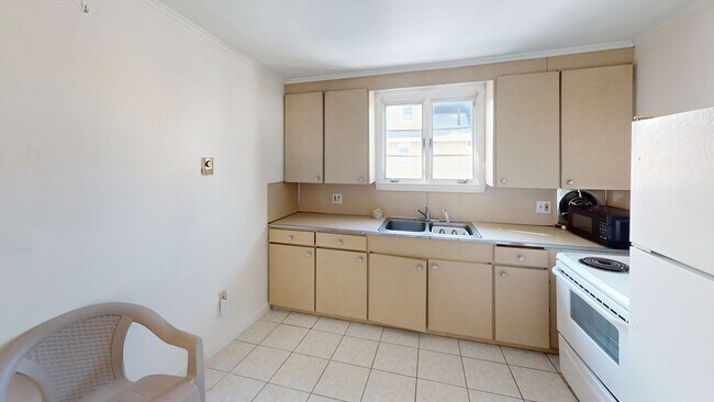 Building Photo - 187 Billings St