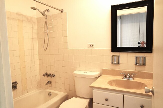 Building Photo - 10353 Dearlove Rd