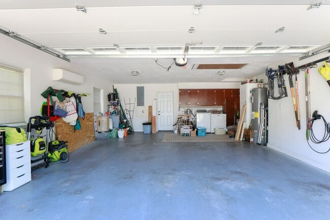Building Photo - Charming 2BR in Historic Home – Bright, Sp...