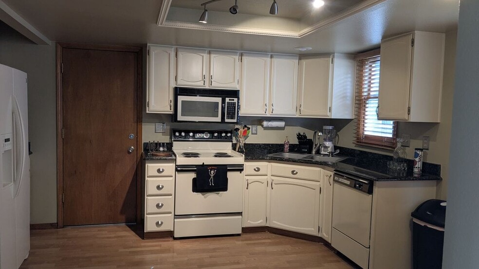 Building Photo - 16783 E Hialeah Ave