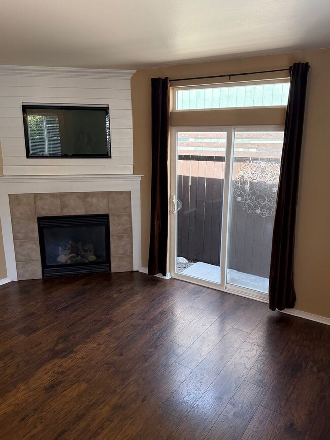 Building Photo - SW Old Mill Area 3 Bdrm, 2 Bath, All Appliances, A/C, Gas Heat/Fireplace, Dbl Garage