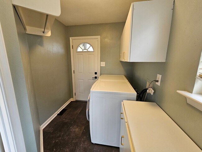 Building Photo - Ocean View East