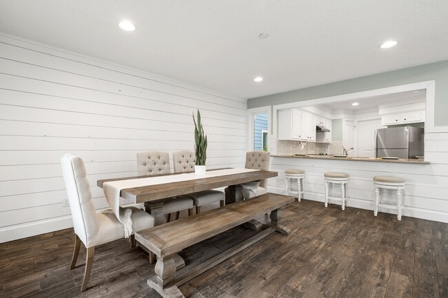 Building Photo - 3203 Poe Dr