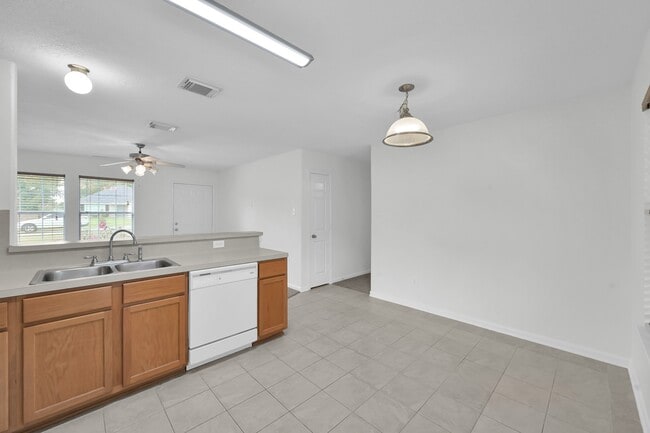 Building Photo - 5440 N Buffalo Cir