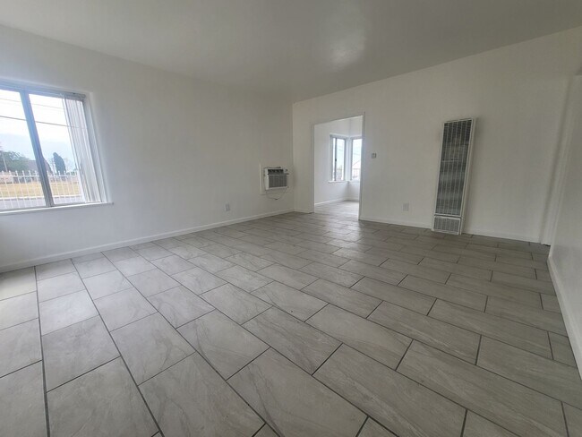 Building Photo - 545 N 2nd St