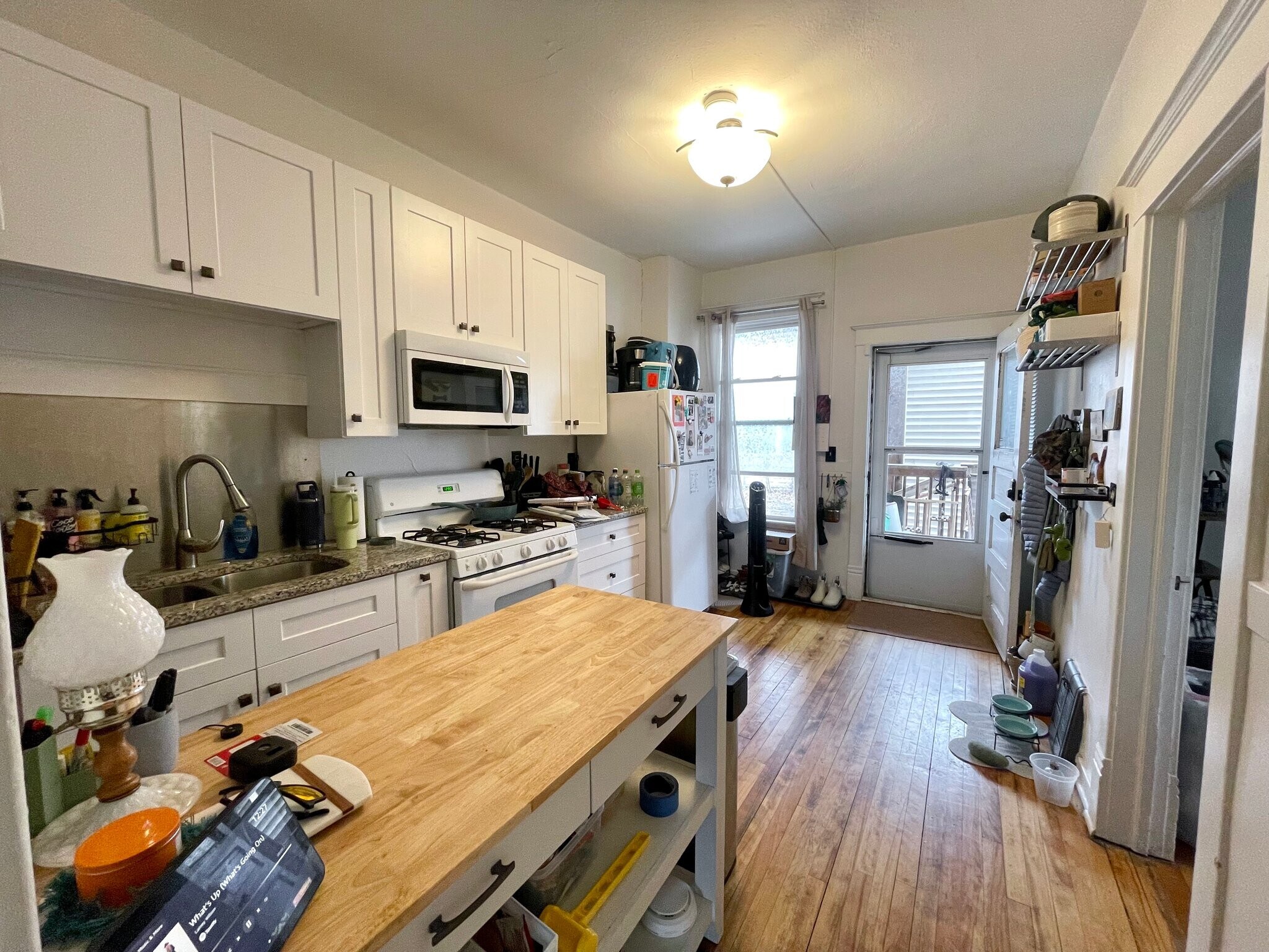 Building Photo - 601 NE Main St