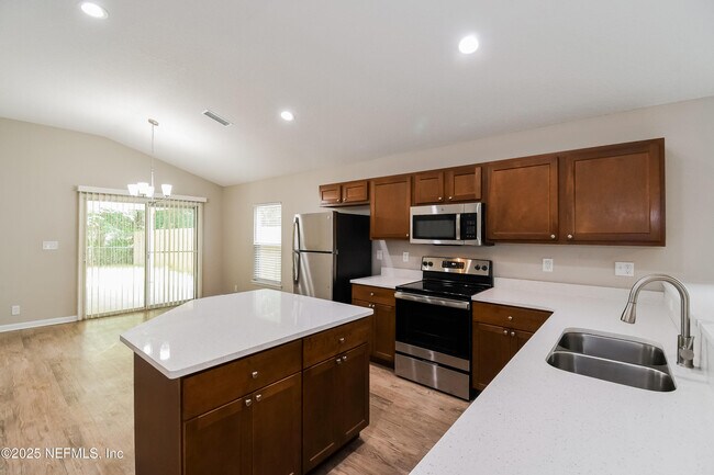 Building Photo - 5609 Village Pond Cir
