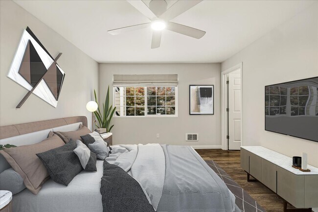 Building Photo - For Lease $2950/Month: Beautifully updated 2/Bdrm Townhome with large Bonus Room