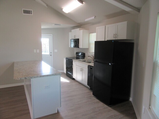 Building Photo - 1302 Grace Ave