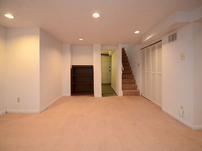 Building Photo - 2108 S 46th St