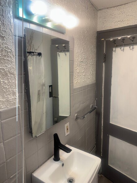 Building Photo - 11346 Belleterre St