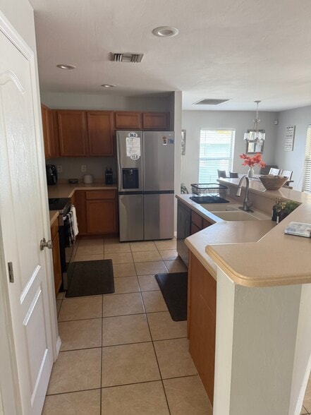 Building Photo - 2208 SW 11th Ct