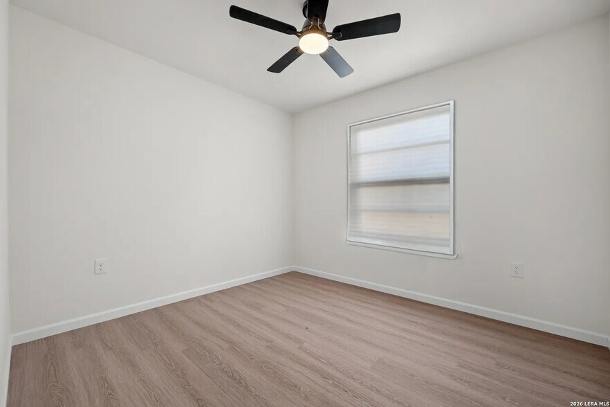 Building Photo - 209 Windcrest Dr