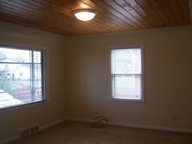 Building Photo - 424 Howard Ave