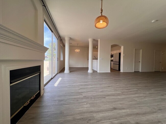 Building Photo - Summerlin Condo - Gated - Community Pool 1 Car Garage