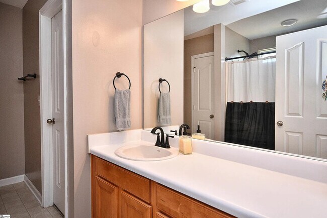 Building Photo - 4 Riverbed Dr