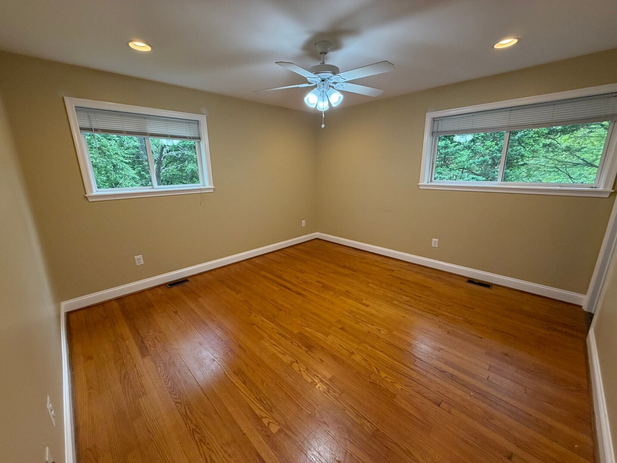 Building Photo - 1621 Oaklawn Ct