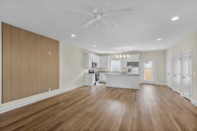 Building Photo - 3260 Academy Dr