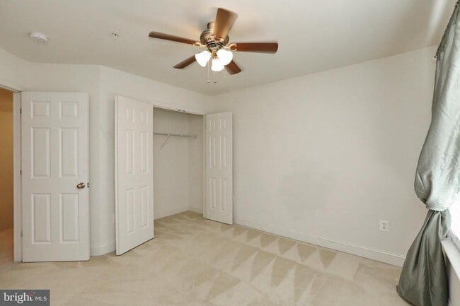 Building Photo - 1028 Llano Dr