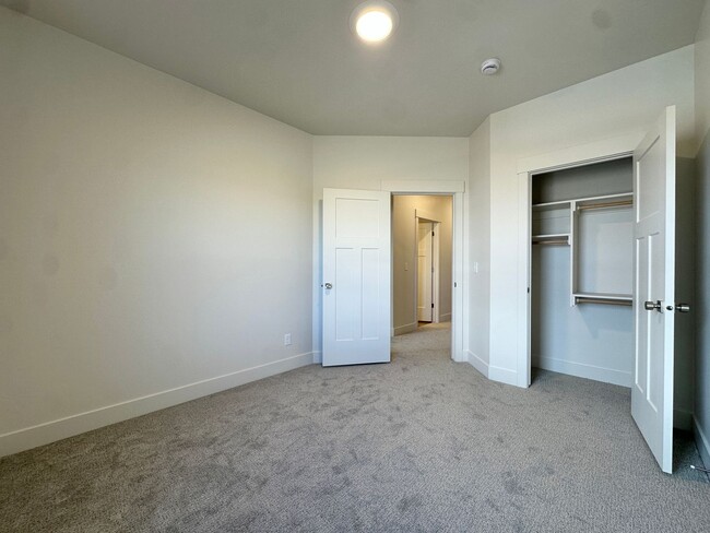 Building Photo - Brand New 3 Bed / 2.5 Bath Townhome in Sugar Mill Community