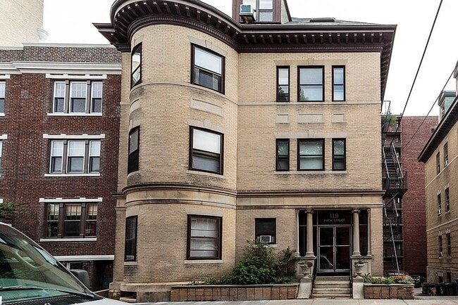 Building Photo - 119 Park St