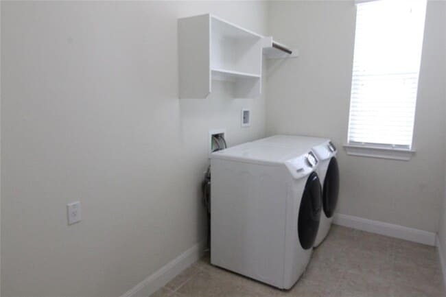 Building Photo - 5800 Viejo Dr