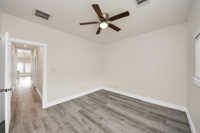 Building Photo - 6827 Mcwilliams Dr