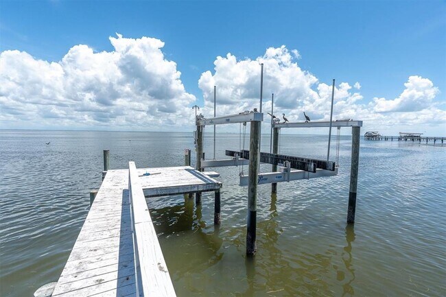 Building Photo - 5810 Bahama Shores Dr S