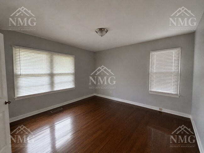 Building Photo - 4247 E Ridge Dr