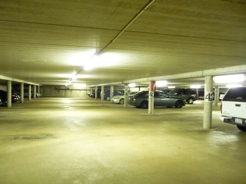 Building Photo - 1806 Hemlock Pl