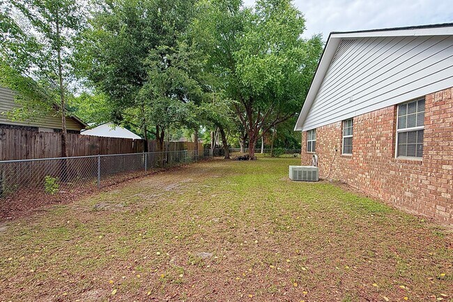Building Photo - 1233 Riyadh Rd