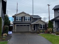 Building Photo - Spacious & Modern 5 Bedroom 3 Bath Home wi...